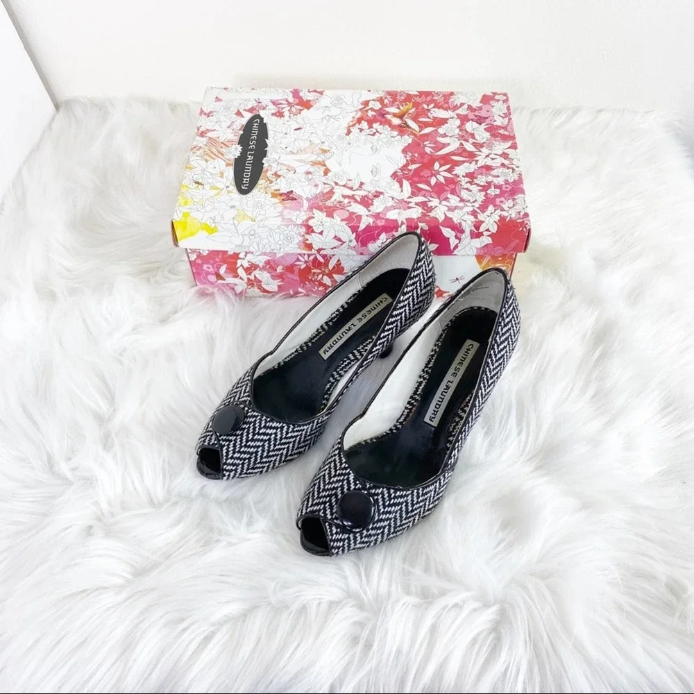 Chinese Laundry Laforet Peep Toe Pump Black White